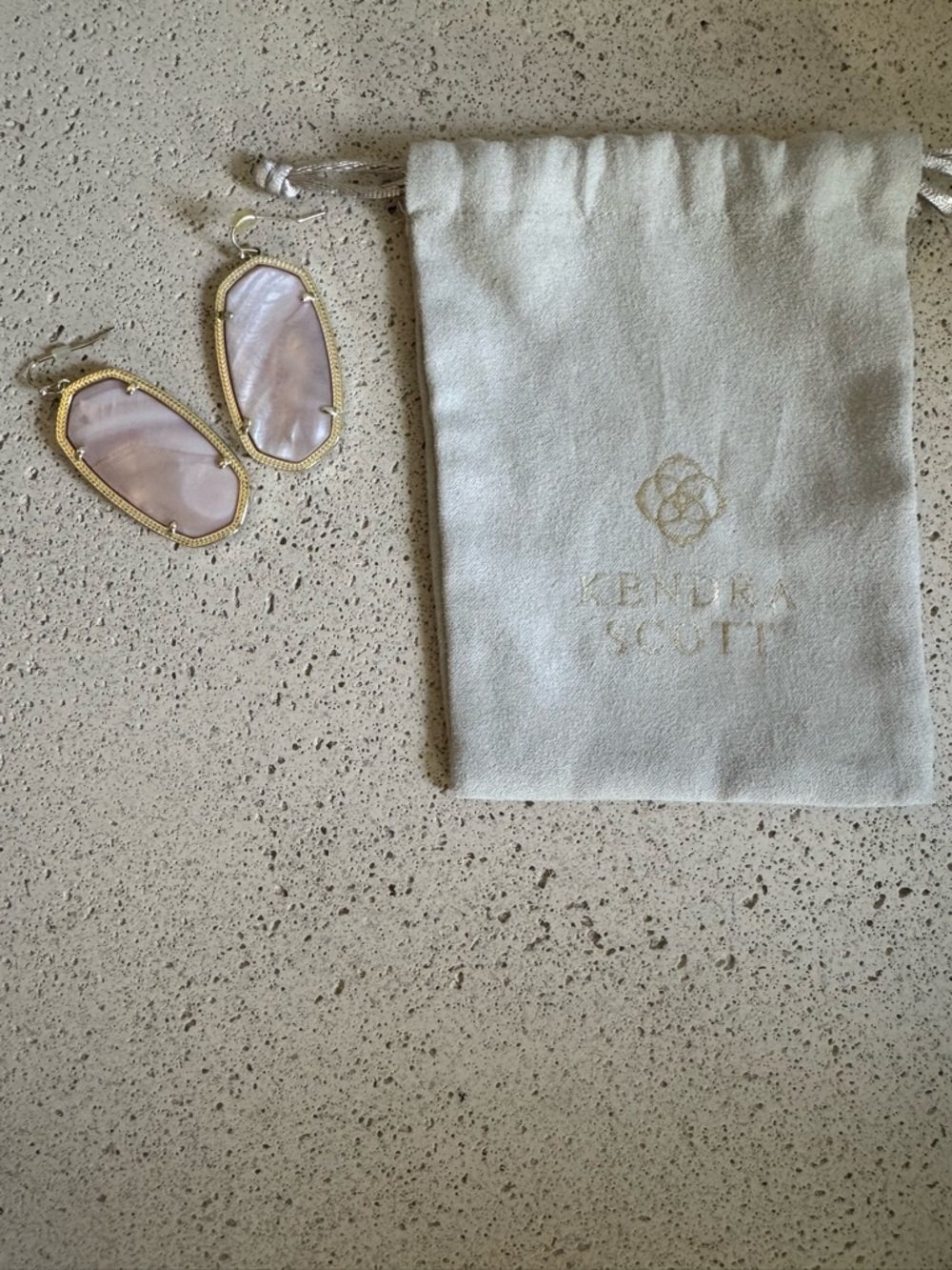 KENDRA SCOTT Danielle Gold Statement Drop Earrings Rose Quartz